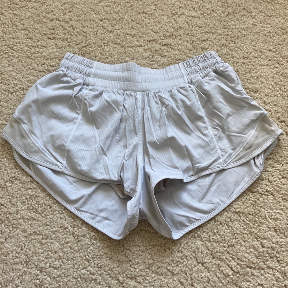 Lululemon Hotty Hot Low-Rise Lined Short 2.5”